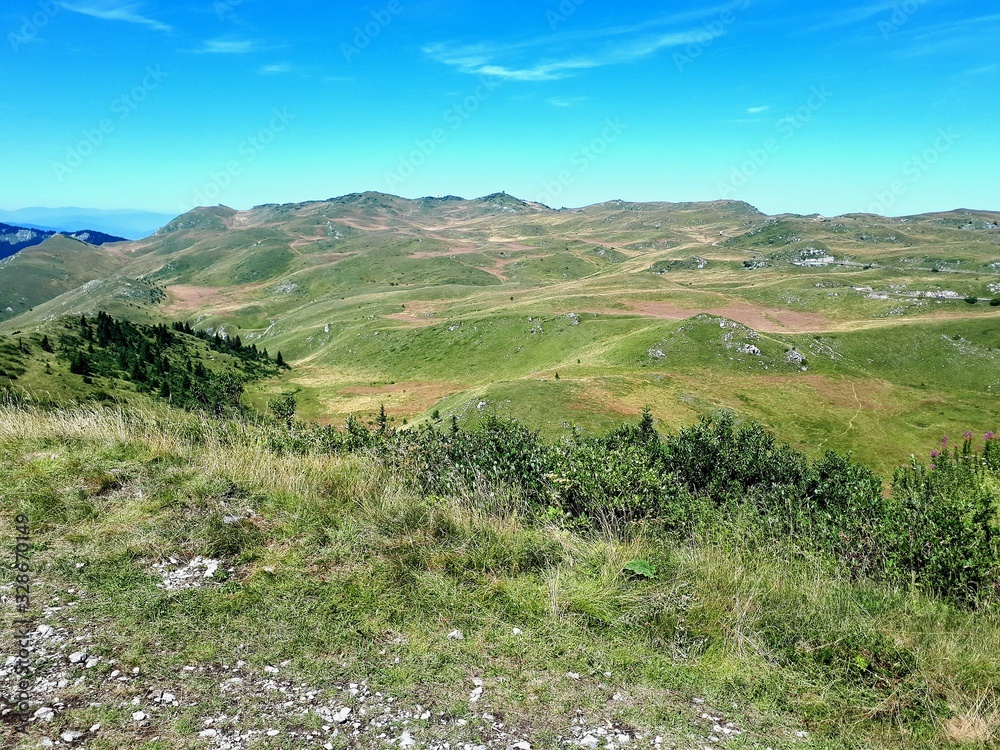 Obraz premium Olympic mountain landscape with big plateau and clear sky