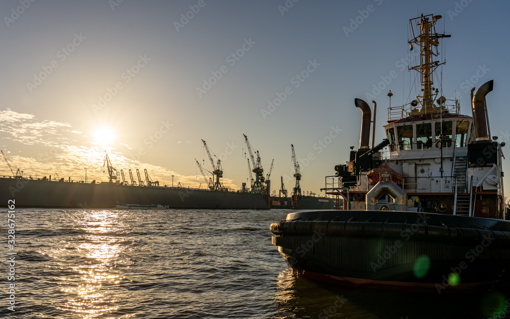 Fototapeta premium ship at bridge 10 famous fish buns at landungsbrücken in Hamburg, germany
