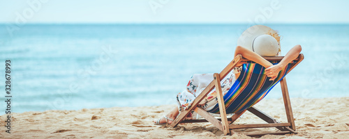 Obraz na płótnie Woman on beach in summer
