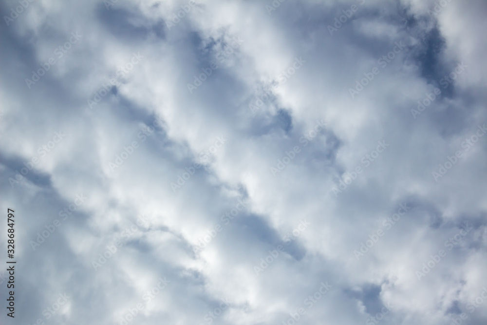 Obraz premium Thick clouds on a blue sky
