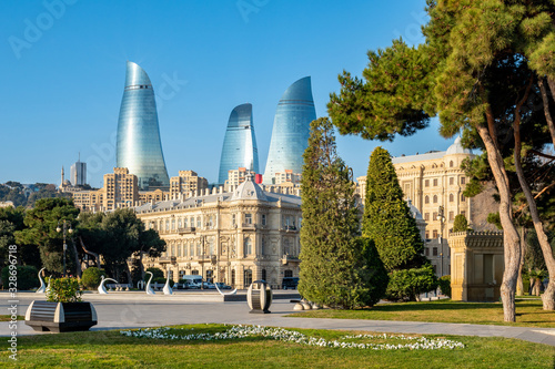 Fotografering View of the Flame Towers from the boulevard in Baku