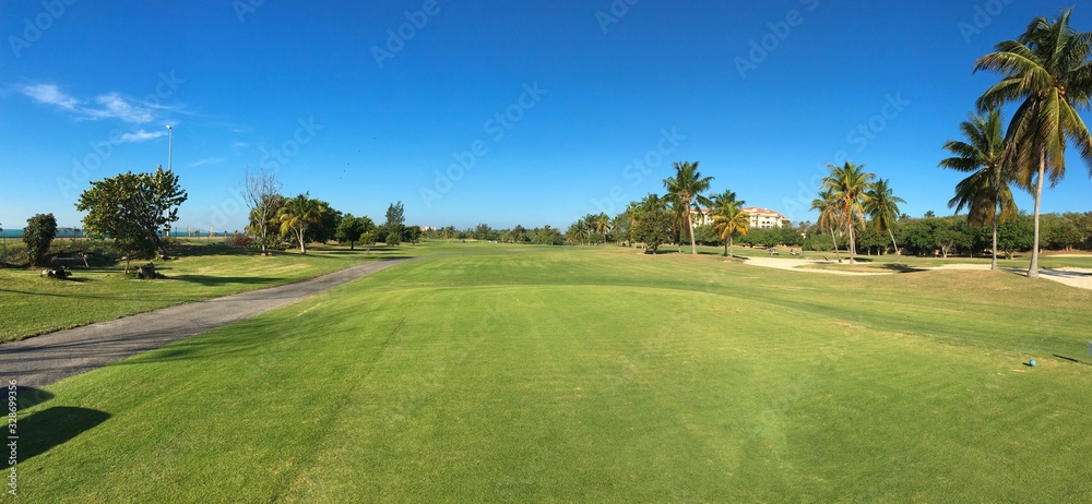 Superbe terrain de golf de Varadero, Cuba, en bordure de mer