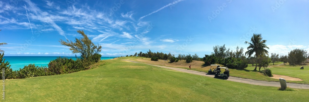 Superbe terrain de golf de Varadero, Cuba, en bordure de mer Superbe terrain de golf de Varadero, Cuba, en bordure de mer