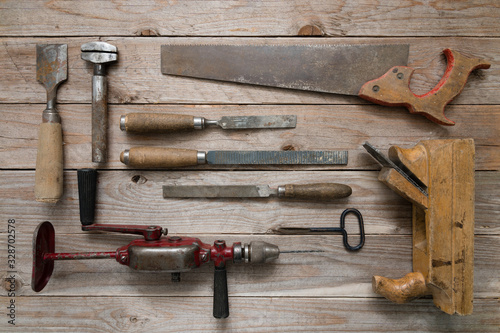 Fotografía Vintage woodworking tools on a wooden background
