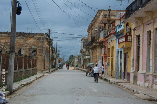 Canvas Print Vue sur une rue de Cardenas, Cuba