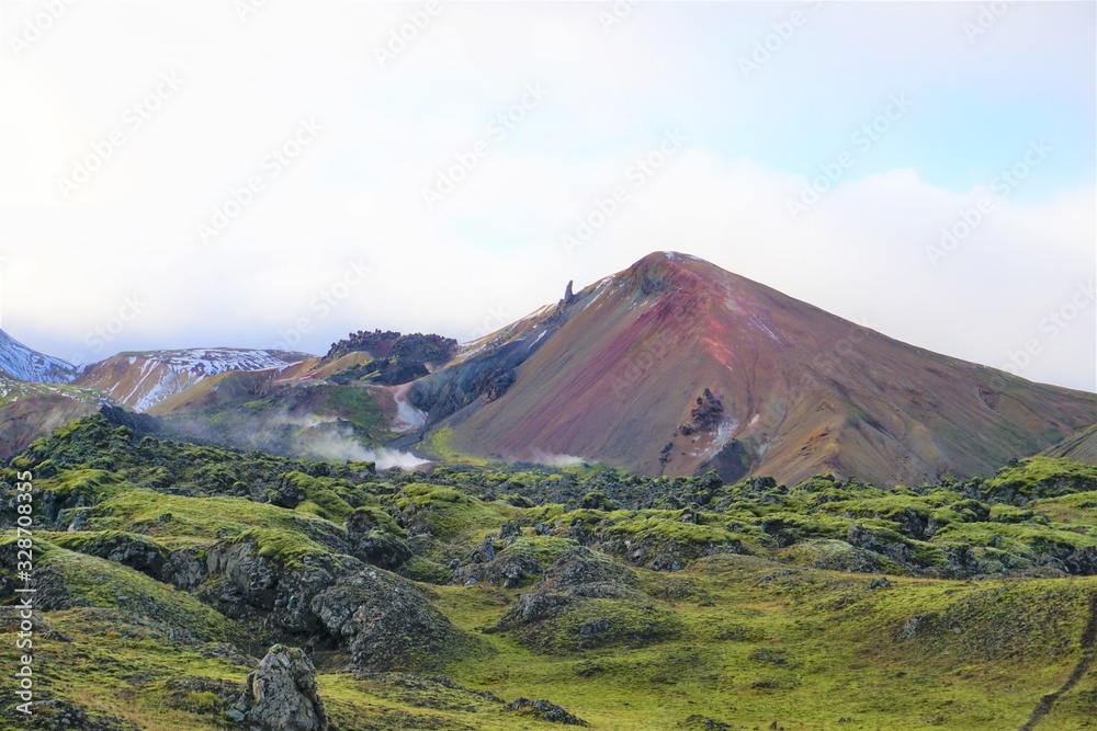 Heiße Quellen in den Rainbow Mountains auf Island