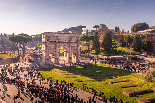 Obraz na płótnie Arch of Constantine in Rome taken from the colosseum w salonie