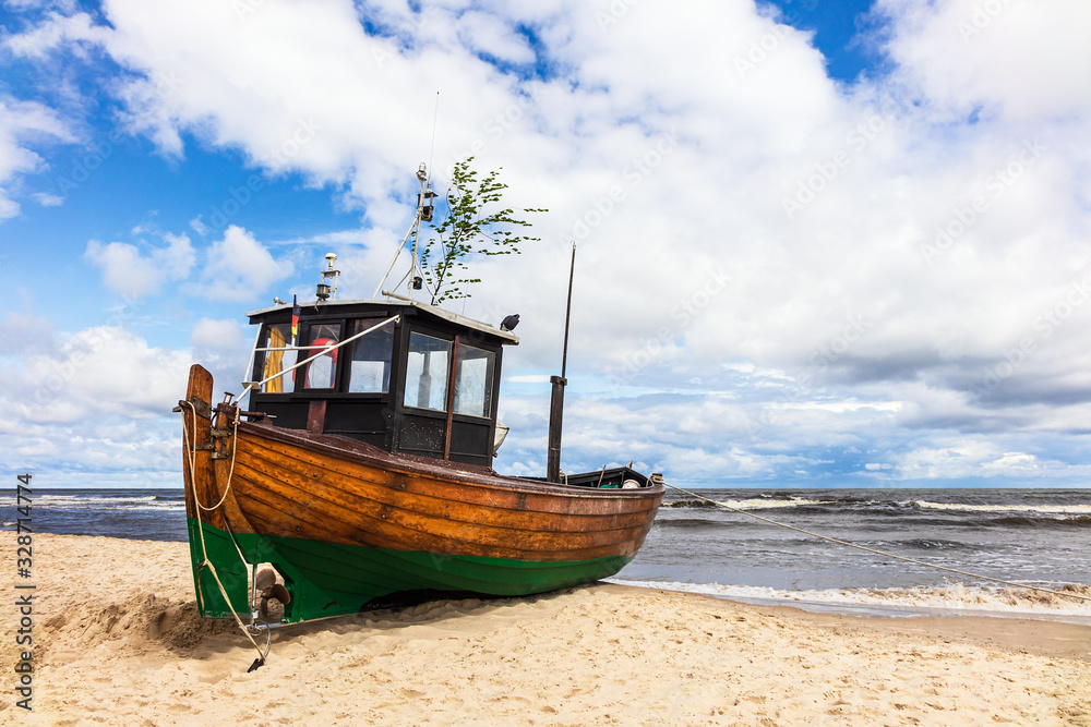 Ein Fischerboot in Ahlbeck auf der Insel Usedom Ein Fischerboot in Ahlbeck auf der Insel Usedom