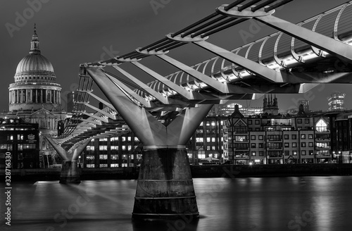Photography St Paul's Cathedral along the length of Millennium Bridge, Black and White