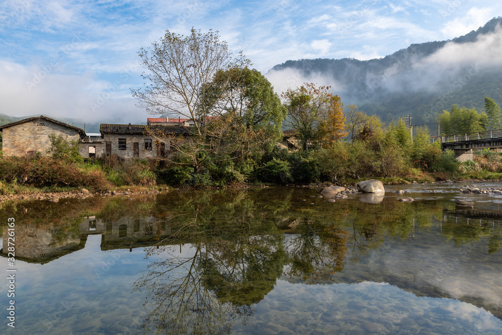 Under the blue sky, the rural lake reflects the landscape