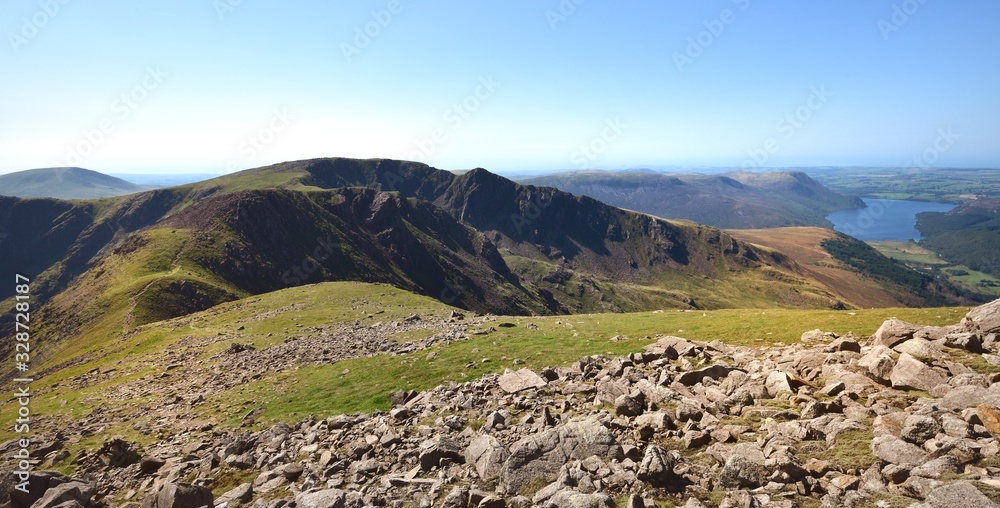 Fototapeta premium Viewing the track to Scot Fell