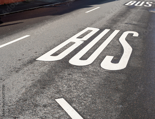 Achtung Bus Bushaltestelle Zeichen © Animaflora PicsStock