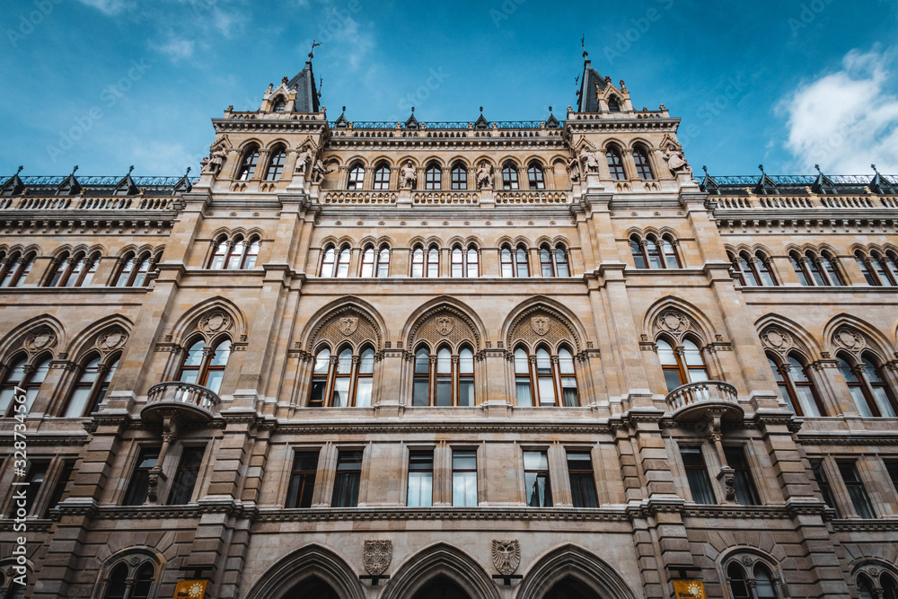 Detalles arquitectónicos del ayuntamiento de Viena, Austria.