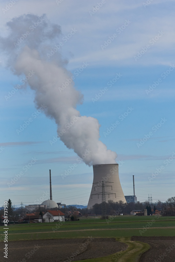 Atomkraftwerk Isar Hochformat