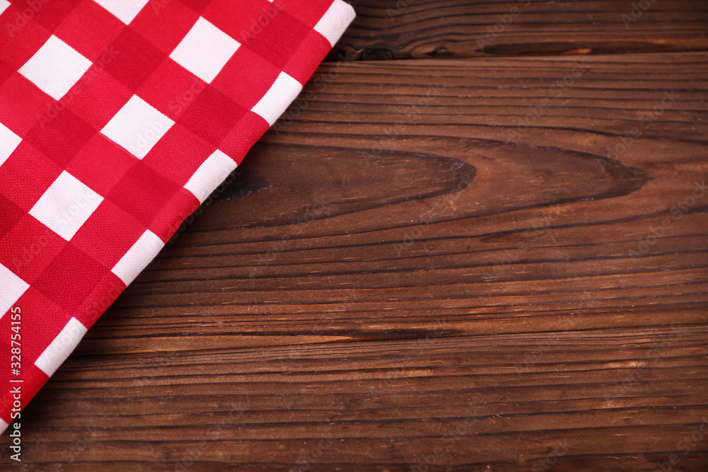 Obraz premium Red napkin on wooden table