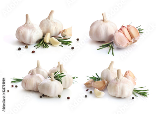 Fototapeta Naklejka Na Ścianę i Meble -  Garlic and rosemary isolated on white background