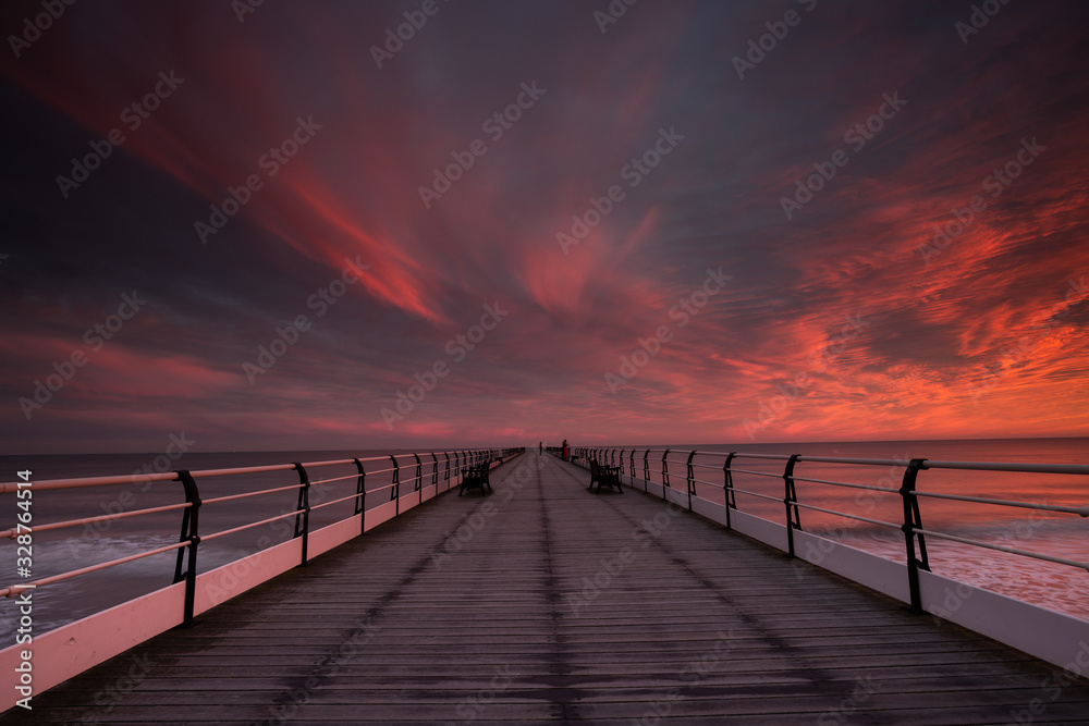 Fototapeta premium Saltburn Pier sunrise