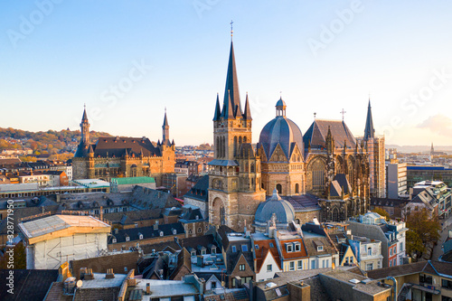 Aachen Innenstadt aus ungewohnter Sicht von Rathaus und Dom
