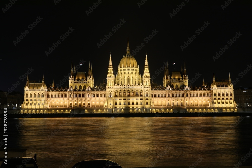 Il parlamento, la sera