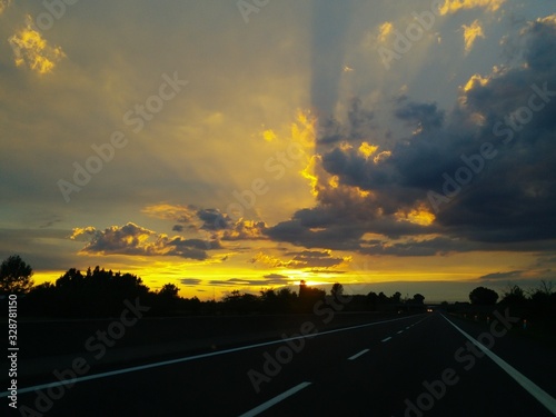 Tramonto in autostrada