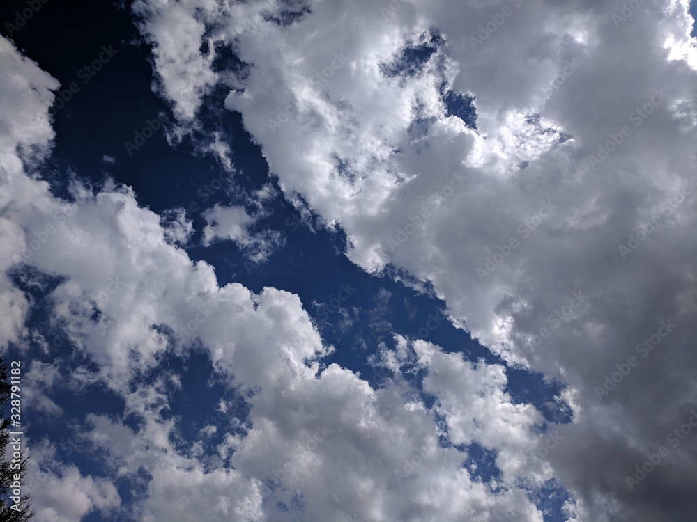 Obraz premium White Clouds on Dark Blue Sky