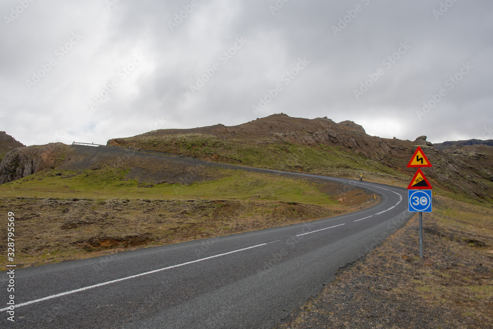 Fototapeta premium Icelandic countryside road