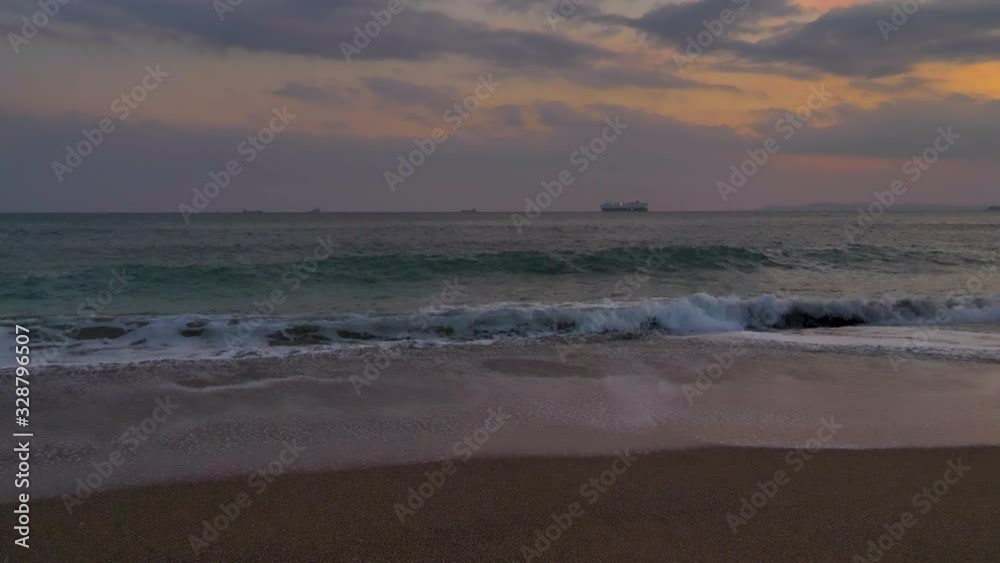 26519_View_of_the_waves_on_the_shore_of_the_Pacific_Ocean.mov 26519_View_of_the_waves_on_the_shore_of_the_Pacific_Ocean.mov
