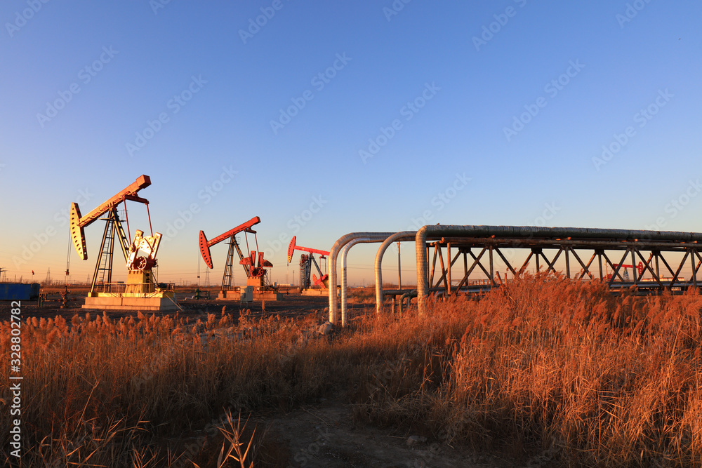 Pumping unit and oil pipeline