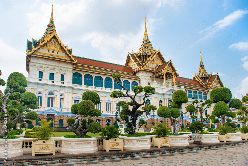 Fototapeta premium Grand Palace complex, view to Chakri Maha Prasat Throne Hall. Bangkok, Thailand