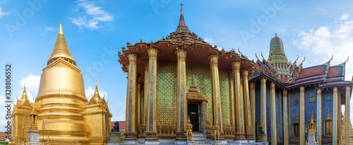 Canvas Print Panorama of complex of Temple of Emerald Buddha, view to stupa, library and Pantheon