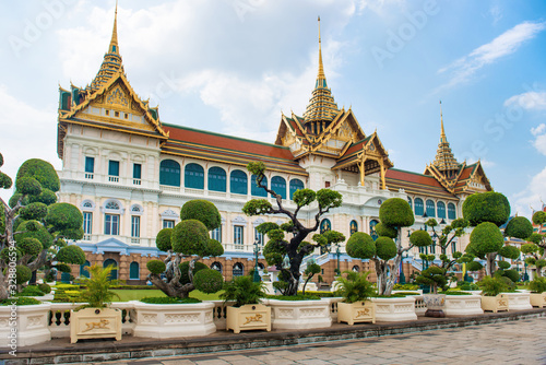 Grand Palace complex, view to Chakri Maha Prasat Throne Hall. Bangkok, Thailand © Pavlo Vakhrushev
