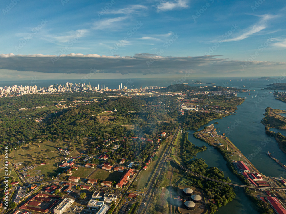 Naklejka premium Beautiful aerial view of the Beautiful aerial view of the Panama Channel on the Sunset