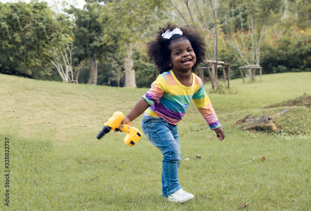 Fototapeta premium An african girl in backyard