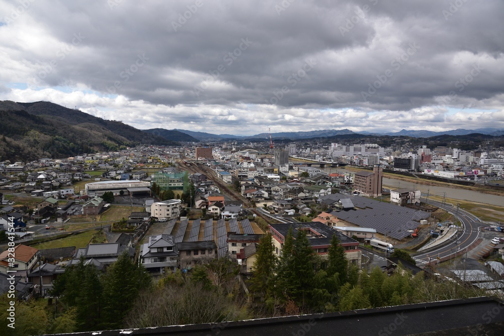 Fototapeta premium 日本の岡山県津山市の町の風景