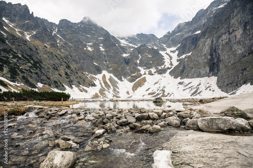 Fototapeta Naklejka Na Ścianę i Meble -  View of the lake and mountains in the Tatra National Park in Poland