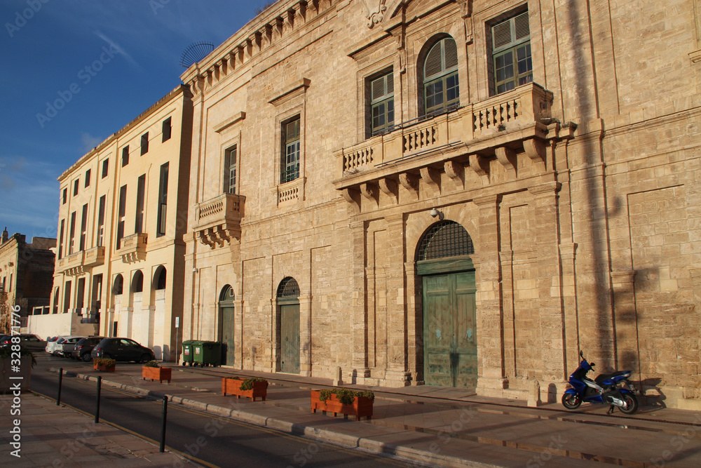 building (palace ?) in vittoriosa (cospicua) malta 