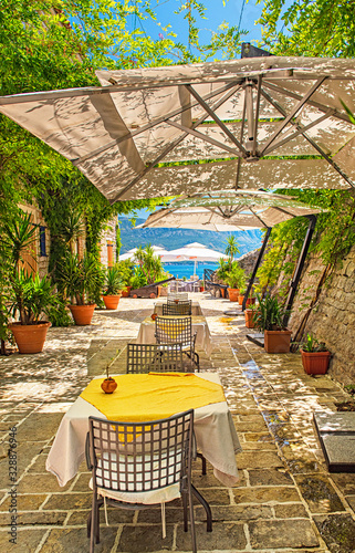 Beautiful restaurant with f...