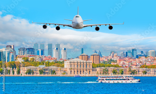 Photography Airplane flying above the Dolmabahce palace - Istanbul, Turkey