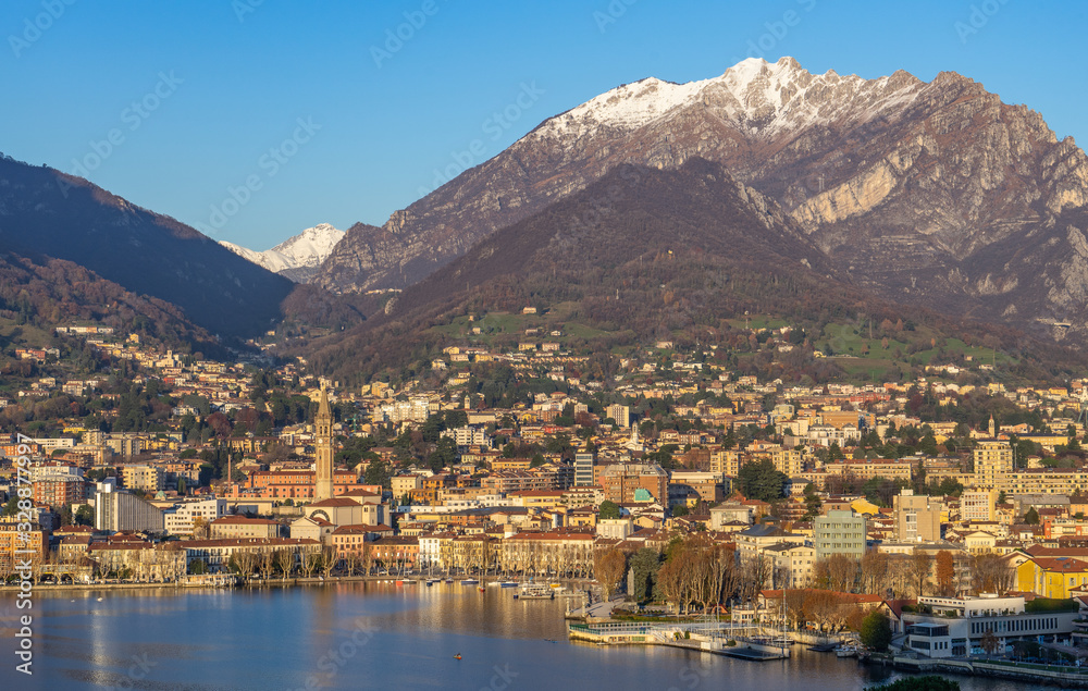 Fototapeta premium Beautiful landscape on Lake Como in December time