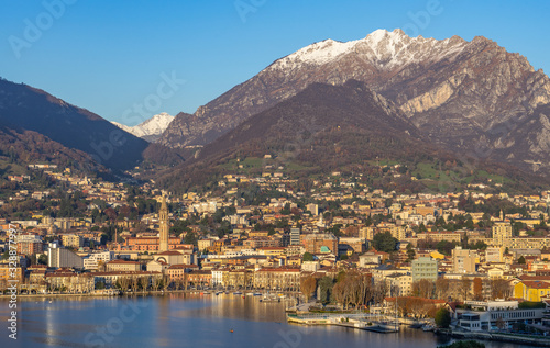 Beautiful landscape on Lake Como in December time © photoexpert