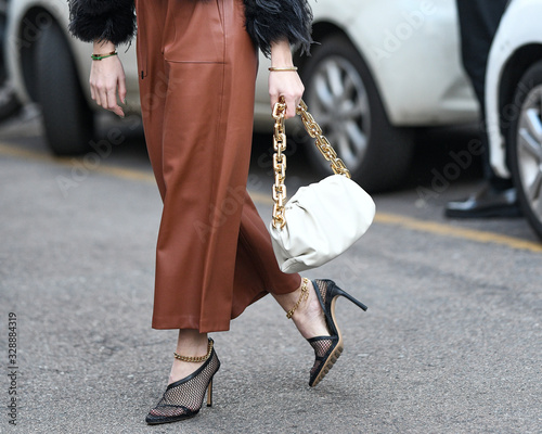 Wall Mural Street style outfit - streetstylefw20