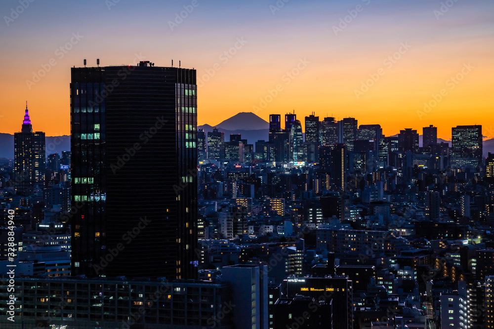 〈東京都文京区〉文京シビックセンターからの東京の夕焼け 富士山と新宿方面