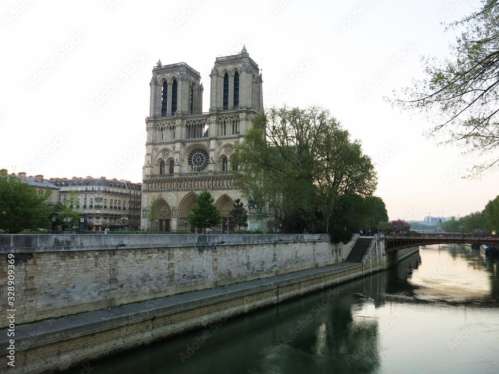 notre dame in paris