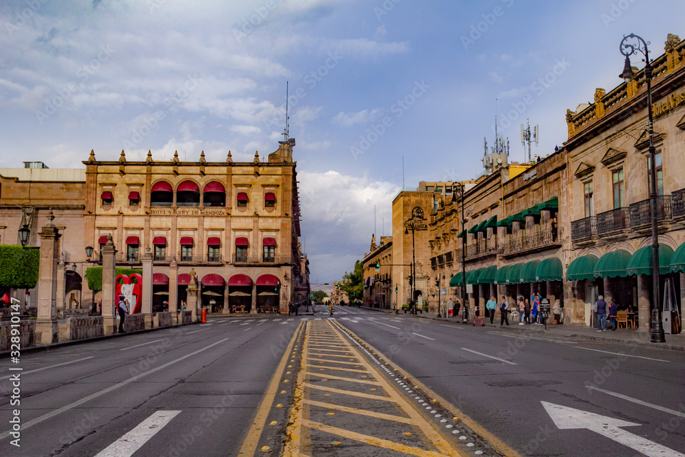 Ciudad de Morelia Michoacán con calles vacías