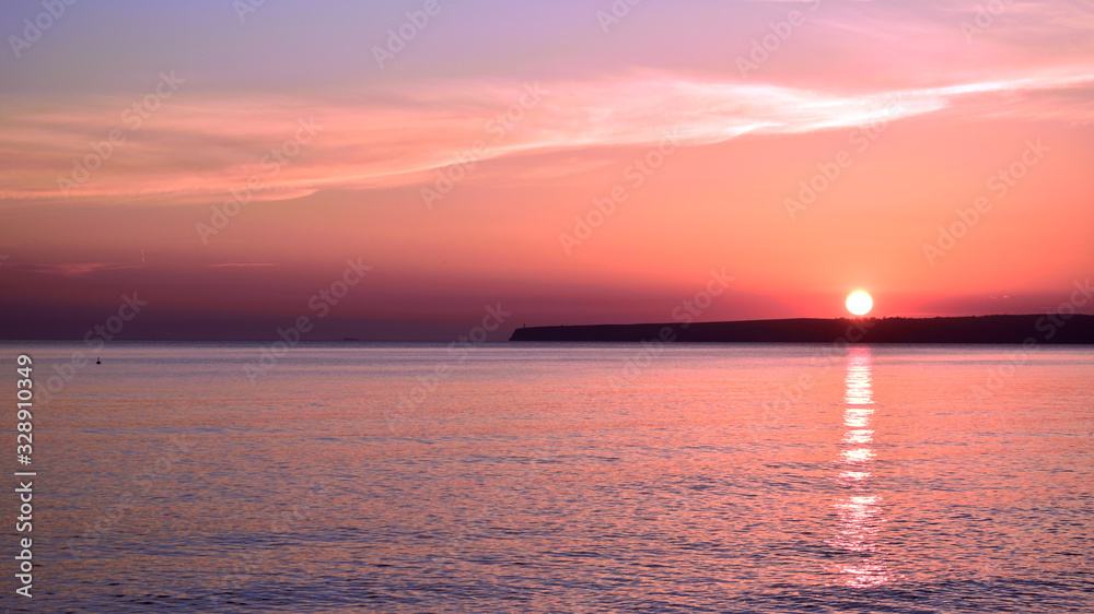 Puesta de sol en Formentera con sus colores anaranjados