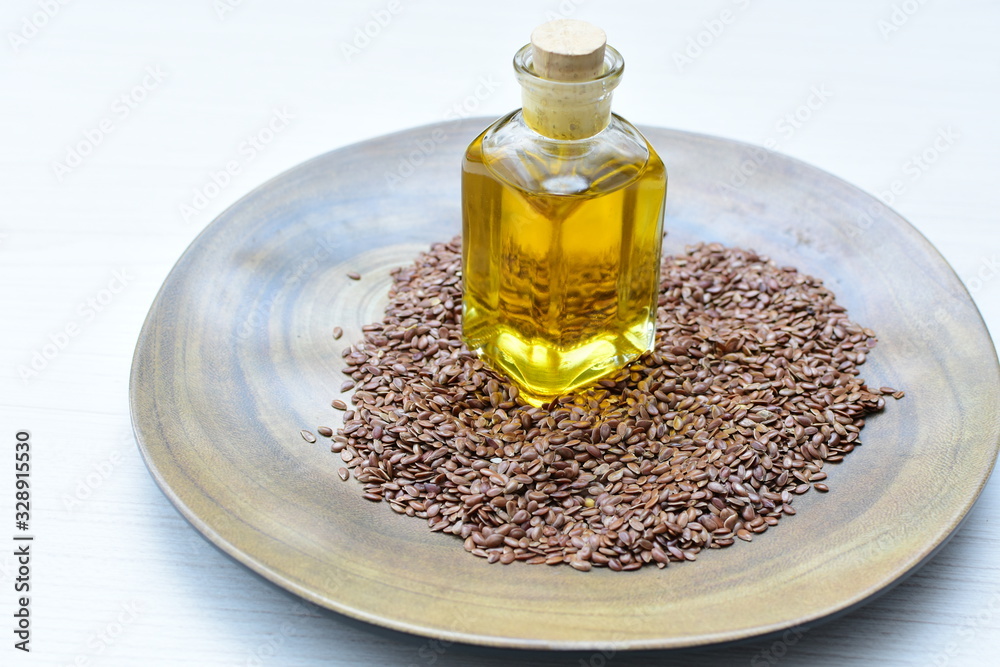 Flaxseed or flaxseed seeds, accompanied by oil (Linum usitatissimum) displayed in containers Flaxseed or flaxseed seeds, accompanied by oil (Linum usitatissimum) displayed in containers