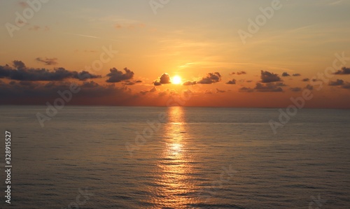 Sonnenuntergang am Horizont