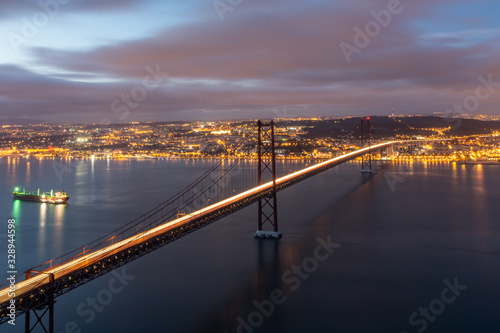 Ponte 25 abril bridge © Lino