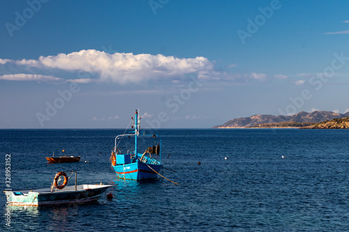 barchette nella baia di Nora
