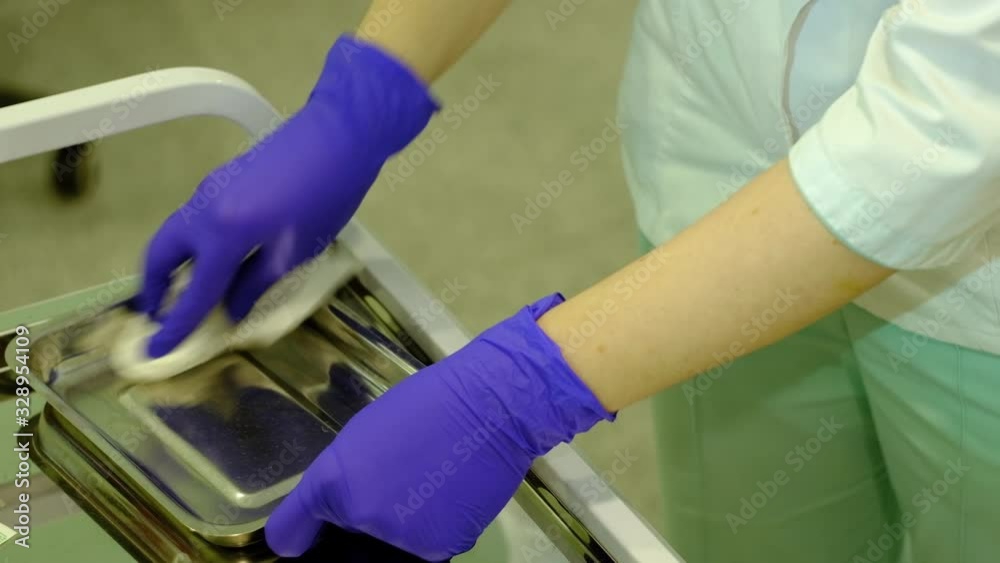 disinfection of a medical tray before the procedure disinfection of a medical tray before the procedure